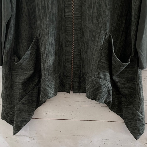 LOGO Lori Goldstein Zip Up Dark Green Cardigan with Shark Bite Hem, size 1X - Picture 6 of 15
